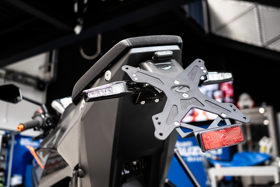 Portamatrículas Evotech KTM 1390 Superduke R / 990 Duke '24-