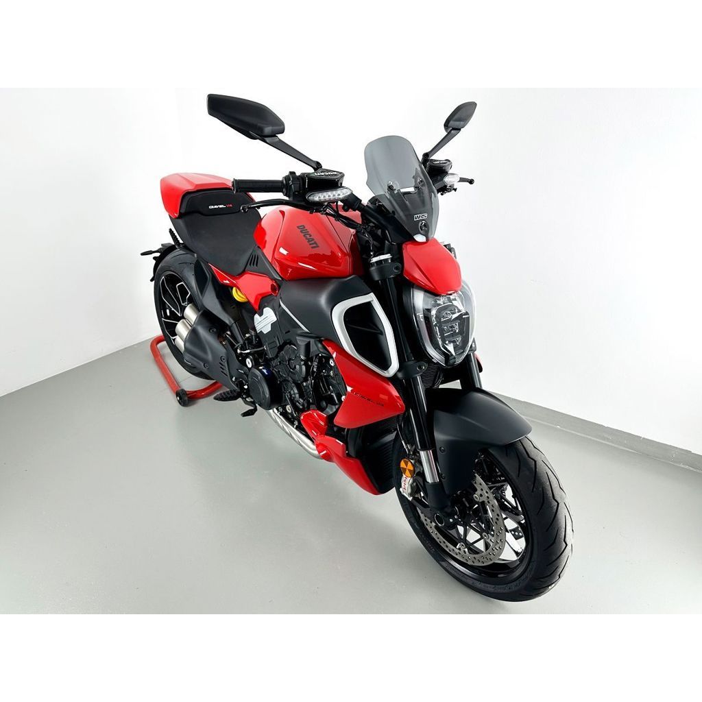 Parabrisas deportivo WRS tintado oscuro Diavel V4