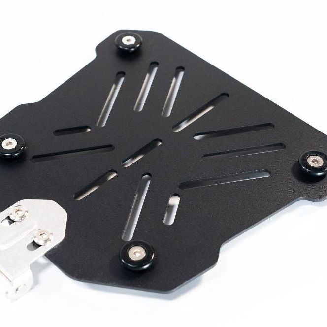 Baúl superior ALPI-TECH 55L plateado con placa de montaje universal