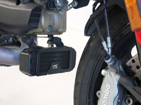 PROTECTOR DE ACEITE PARA RADIADOR CNC RACING DUCATI HYPERMOTARD 950 / SP 2019-2021