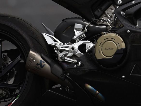 KIT ESTRIBERAS TRASERAS AJUSTABLES MOTOCORSE DUCATI PANIGALE V4 / S / R