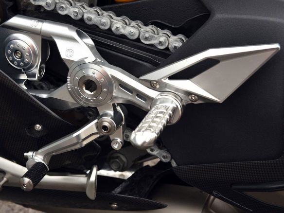 KIT ESTRIBERAS TRASERAS AJUSTABLES MOTOCORSE DUCATI PANIGALE V4 / S / R