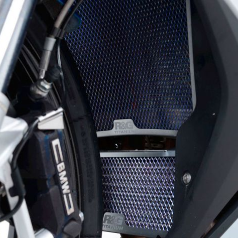 REJILLA DEL RADIADOR DE ACEITE DE TITANIO DE CARRERAS R&G BMW S 1000 XR 2020-2023