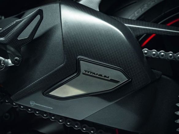 CUBIERTA DE BASCULANTE DE CARBONO DUCATI PERFORMANCE DUCATI PANIGALE V4/S/R 2018-2022 