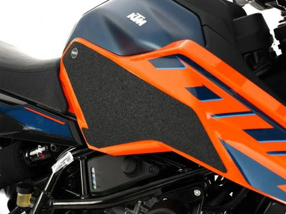 KIT DE 2 ADHESIVOS ANTIDESLIZANTES PARA PROTECCIÓN DE DEPÓSITO R&amp;G KTM DUKE 125 / 250 / 390 2024 